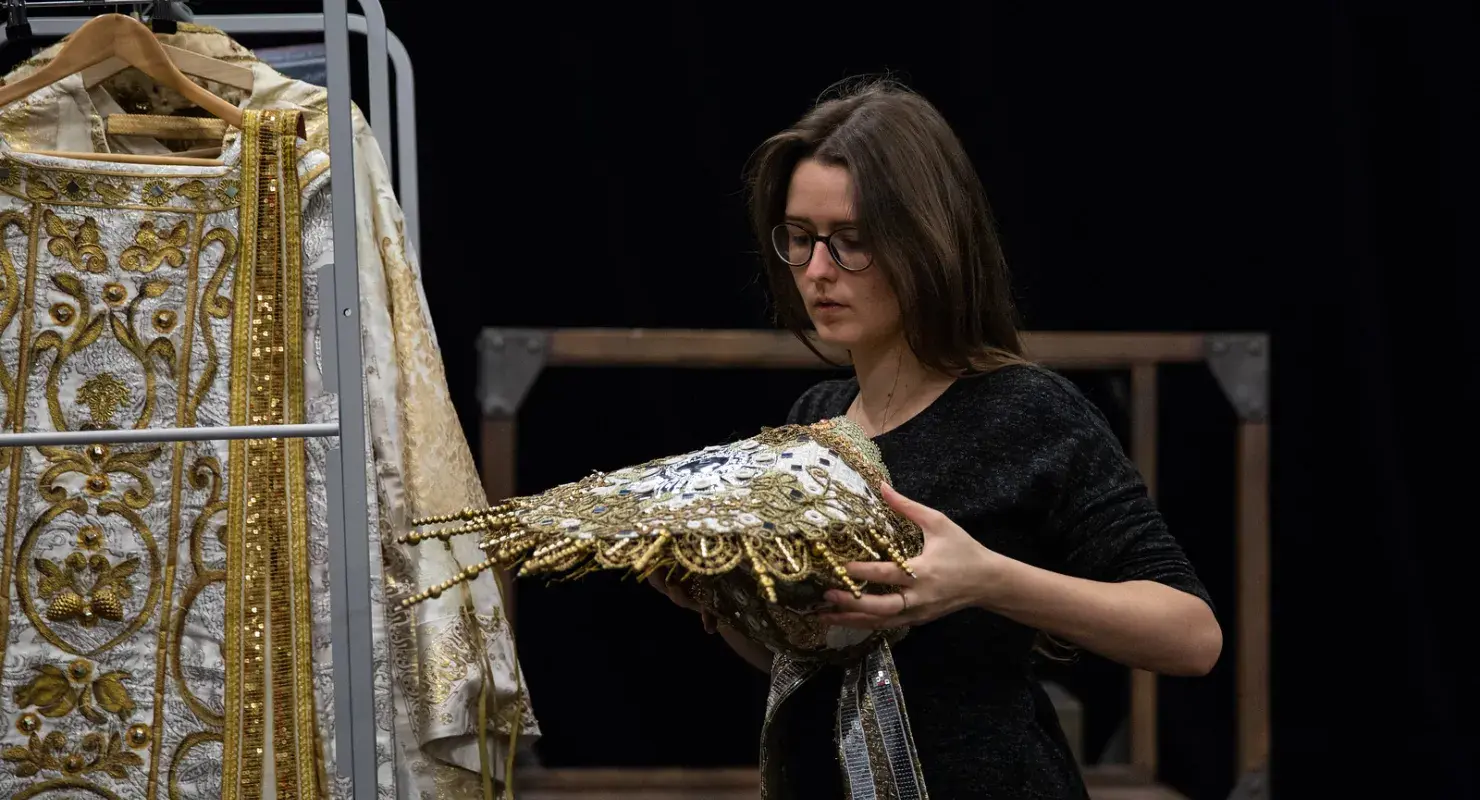 Claire Fayel, costumière de l'Académie