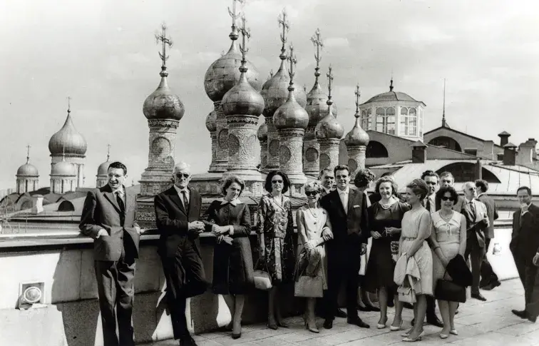 Tournée en URSS, 1964. Michel Etcheverry, Denise Gence, Thérèse Marney, Hélène Perdrière, Laforest, Jean Piat, Géraldine Valmont, André Falcon, M. de Guy, M. Landowski