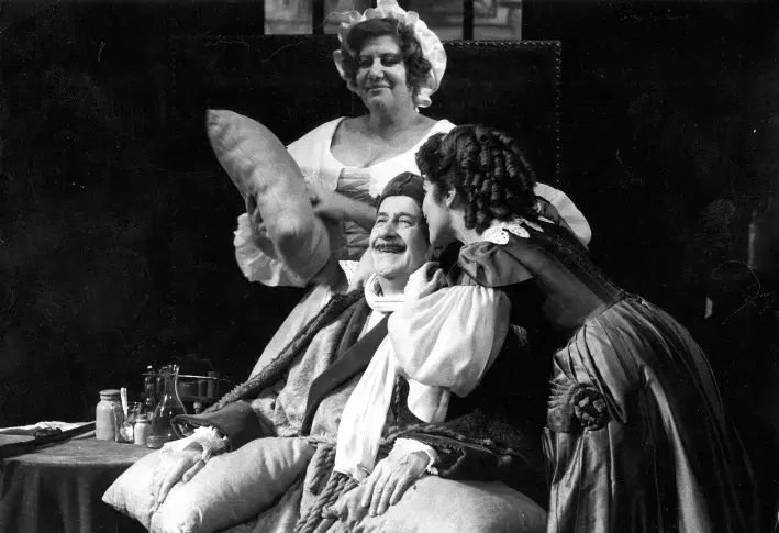 « Le Malade imaginaire », reprise de 1977, mise en scène de Jean-Laurent Cochet, avec Françoise Seigner (Toinette), Pierre Dux (Argan), Bérengère Dautun (Béline)