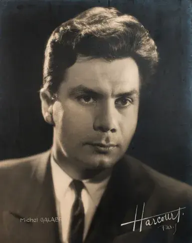 Michel Galabru, pensionnaire de la Comédie-Française de 1950 à 1957. Photographie du Studio Harcourt