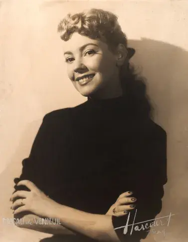 Magali de Vendeuil, pensionnaire de la Comédie-Française de 1950 à 1961. Photographie du Studio Harcourt