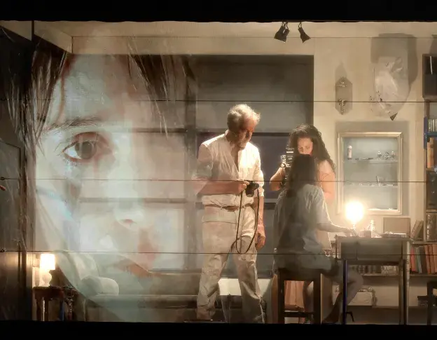 « En attendant les barbares » de Coetzee, adapté et mis en scène par Camille Bernon et Simon Bourgade, Théâtre du Vieux-Colombier, 2021