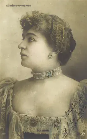 Portrait de Renée du Minil. Carte postale.