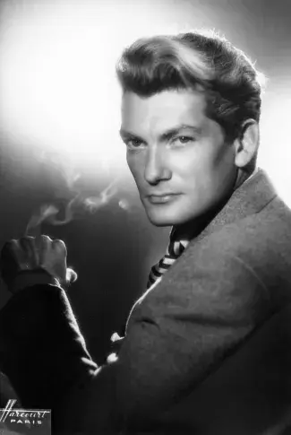 Jean Marais, pensionnaire de la Comédie-Française en 1941 et de 1951 à 1953. Photographie du Studio Harcourt