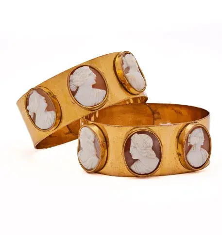 Paire de bracelets aux camées ayant appartenu à Rachel, [1838-1858]