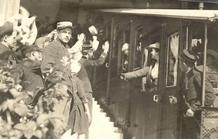 La troupe dans le funiculaire de Montana
