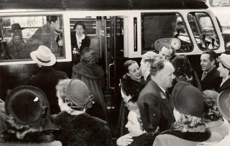 Tournée de la Comédie-Française en Scandinavie en 1951, à Helsinki. Yvonne Gaudeau et Jeanne Moreau