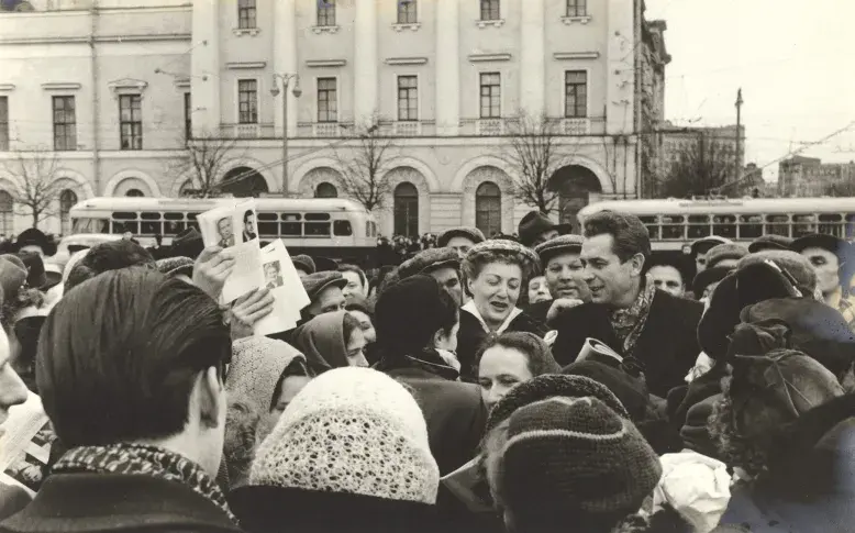 Tournée de la Comédie-Française en URSS en 1954. Annie Ducaux, Louis Eymond