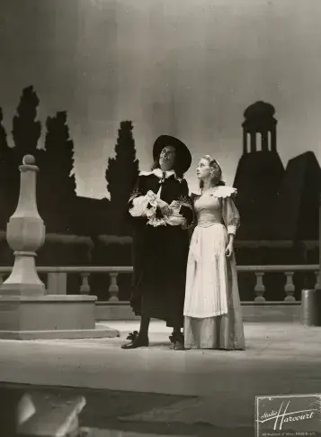 « L’Ecole des femmes » de Molière, mise en scène d’André Brunot, 1942. Photographie du Studio Harcourt