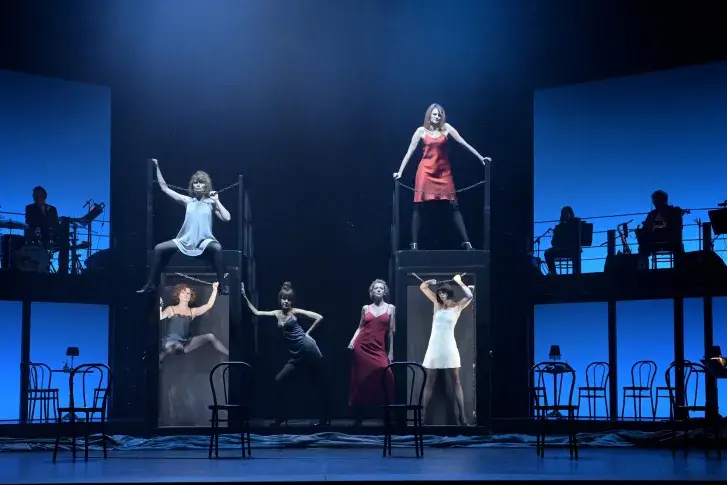 « Mais quelle comédie ! », conception et mise en scène de Serge Bagdassarian et Marina Hands, direction musicale et arrangements de Vincent Leterme et Benoît Urbain, salle Richelieu, 2021