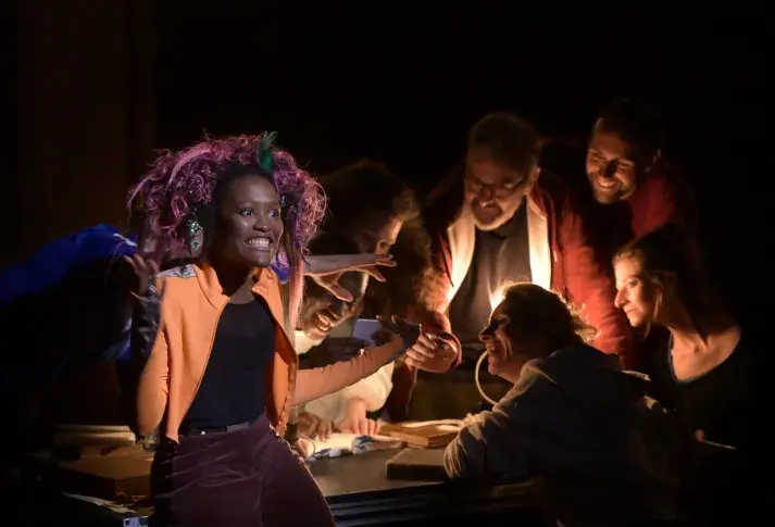 « D’où rayonne la nuit », texte et mise en scène de Yoann Gasiorowski, direction musicale et arrangements Vincent Leterme, Studio-Théâtre, 2022