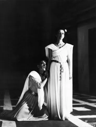 « Britannicus » de Jean Racine, mise en scène de Julien Bertheau, 1946. Photographie du Studio Harcourt