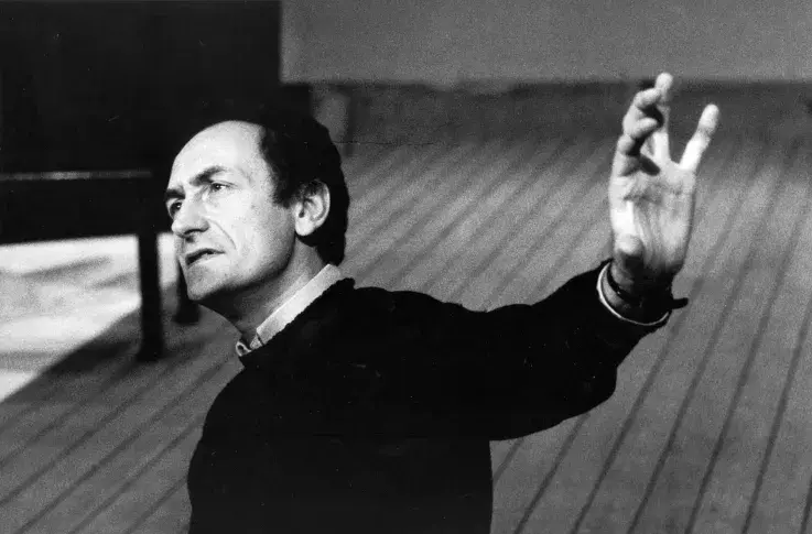Antoine Vitez pendant les répétitions du "Partage de midi" de Paul Claudel, 1975