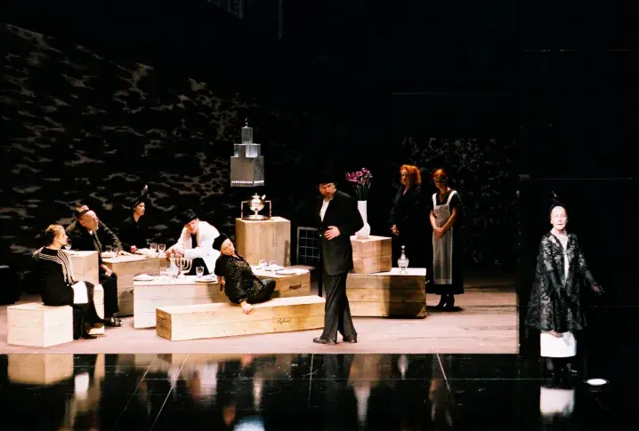 "Place des Héros" de Thomas Bernhard, mise en scène d’Arthur Nauzyciel, 2004