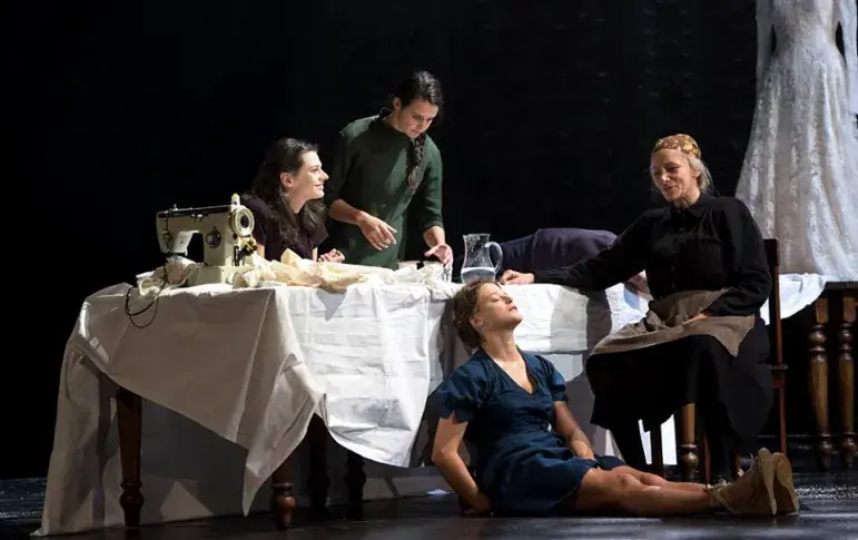 La Maison de Bernarda Alba 15/16