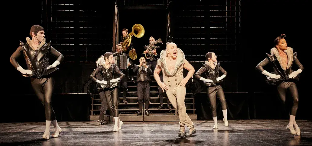 « Le Bourgeois gentilhomme » de Molière, mise en scène de Valérie Lesort et Christian Hecq, travail chorégraphique de Rémi Boissy, Salle Richelieu, 2023