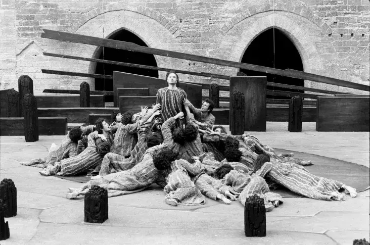 « Œdipe-Roi » de Sophocle, adaptation de Jacques Lacarrière, mise en scène de Jean-Paul Roussillon, Cour d'honneur du Palais des Papes, 1972