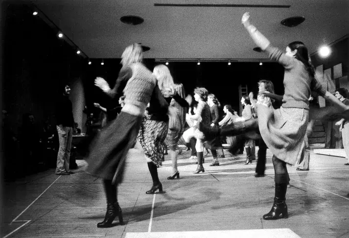 Répétitions de « L'Impromptu de Marigny » de Jean Poiret, mise en scène de Jacques Charon, musique de Jean-Jacques Debout et de Pierre Porte, chorégraphie de Jean Moussy, Théâtre Marigny, 1974