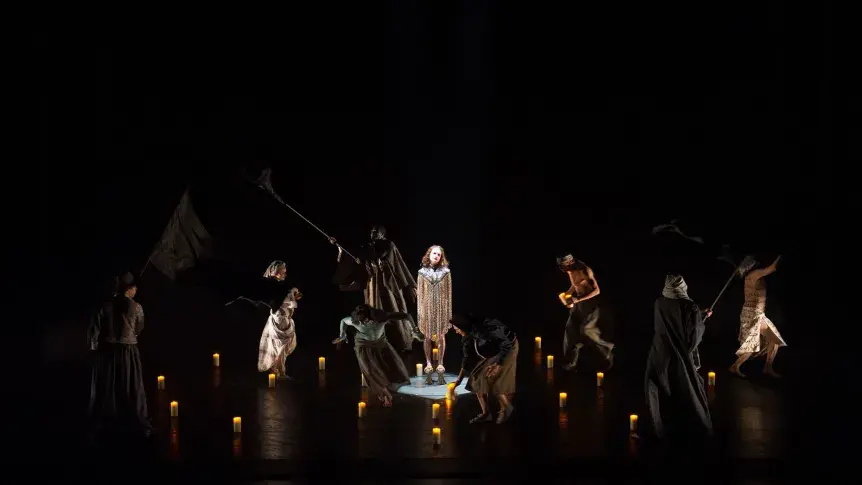 « Rituel pour une métamorphose » de Saadallah Wannous, mise en scène et version scénique de Sulayman Al-Bassam, chorégraphie de I Could Never Be A Dancer, Salle Richelieu, 2013