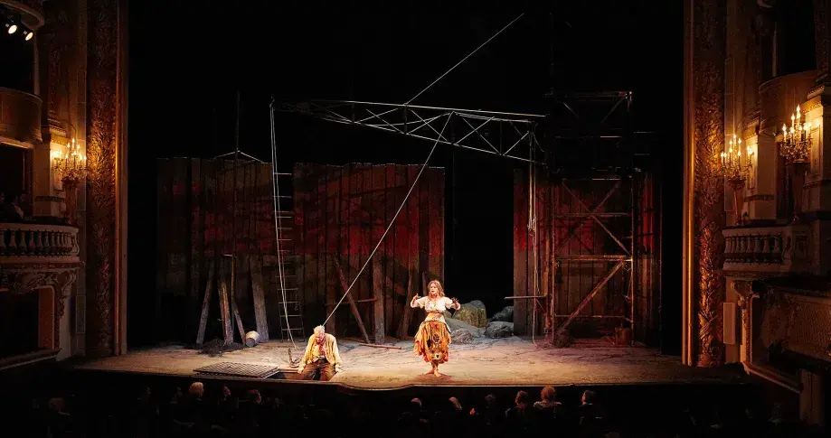 « Les Fourberies de Scapin » de Molière, mise en scène de Denis Podalydès, scénographie d’Eric Ruf. Salle Richelieu, 2017