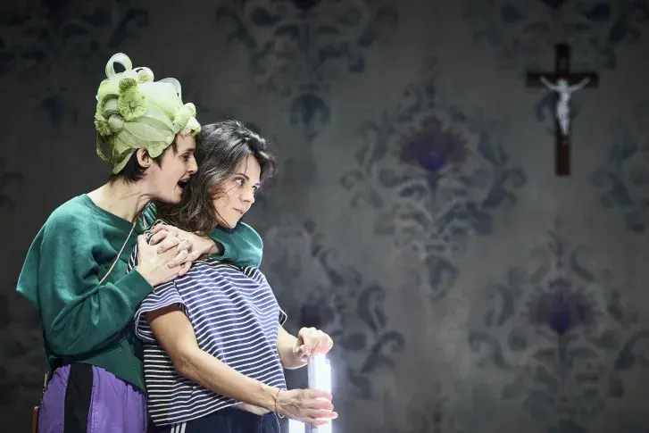 Photo du spectacle Les Femmes savantes (saison 2025-2026) avec Jennifer Decker, Edith Proust 