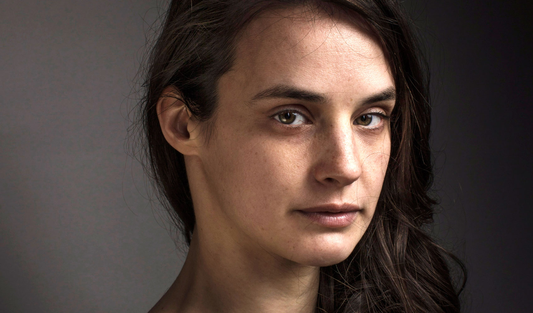 Jennifer Decker ・ ComédieFrançaise