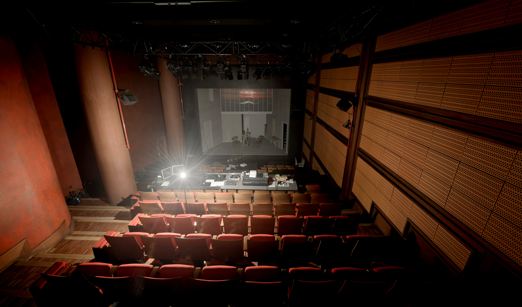 Construire Un Feu Comedie Francaise