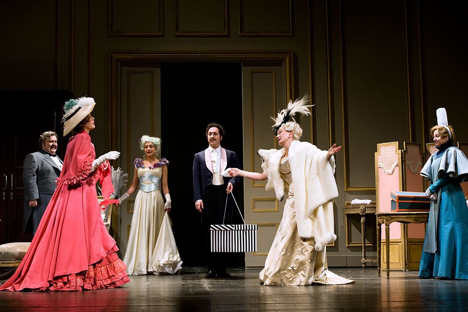 Un Fil A La Patte Comedie Francaise 2011 Un fil à la patte ・ Comédie-Française